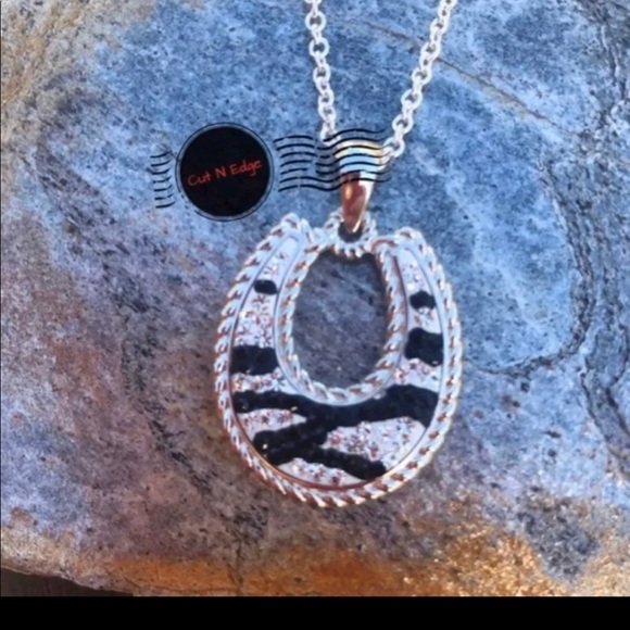 Montana Silversmith Horseshoe Candied Neck… - Picture 4 of 4